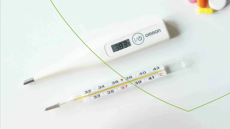Thermometer geeft 38,3 Celsius aan